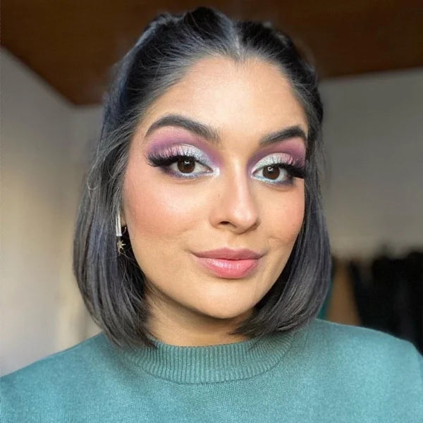 La palette de fards à paupières Escape by Indy se compose de six ombres à paupières mates et trois fards duochromes. Riches en pigments la palette de fard à paupières Escape est très appréciée. Escape est reconnue pour ses fards duochromes ultra pailletés. 