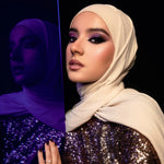 La palette de fards à paupières Escape by Indy se compose de six ombres à paupières mates et trois fards duochromes. Riches en pigments la palette de fard à paupières Escape est très appréciée. Escape est reconnue pour ses fards duochromes ultra pailletés. 