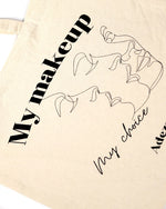 Affirmez votre look en arborant vos maquillages les plus osés accompagnés de votre tote bag « My makeup, My face, My choice ». Super pratique pour transporter, vos palettes de fards à paupières Escape by Indy.