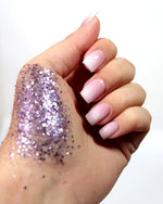 Pluie violette - Les paillettes biodégradables, paillettes écologiques, paillettes bio… SiSi La Paillette sont une nouvelle génération de paillettes fabriquées à partir d’autres matériaux que le plastique, qui se dégradent dans l’environnement. Les paillettes Bioglitter© sont fabriquées à partir de cellulose de plantes régénérée.