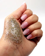 Runway - Les paillettes biodégradables, paillettes écologiques, paillettes bio… SiSi La Paillette sont une nouvelle génération de paillettes fabriquées à partir d’autres matériaux que le plastique, qui se dégradent dans l’environnement. Les paillettes Bioglitter© sont fabriquées à partir de cellulose de plantes régénérée.